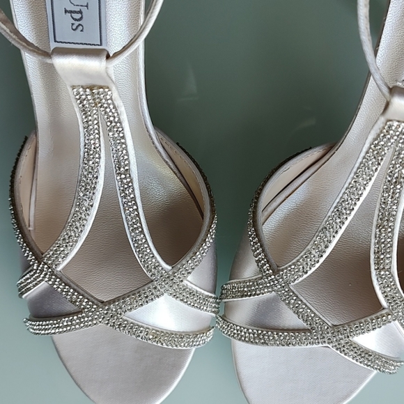 Heels - Picture 3 of 10